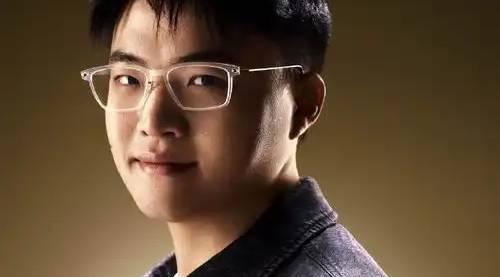 乐竞娱乐-Uzi回归赛场，绝杀首场状态亮眼，热火观众沸腾！的简单介绍