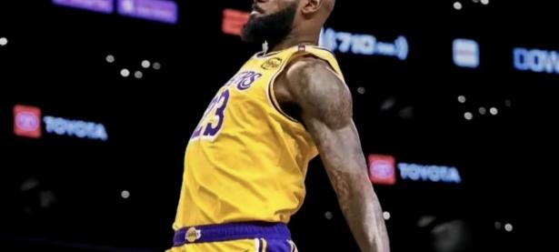 乐竞娱乐-詹姆斯迎来十五赛季高光表现，雄鹿球迷沸腾！的简单介绍