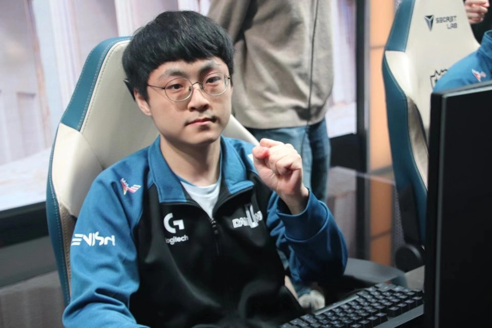 关于TheShy迎来二十赛季高光表现,DWG球迷沸腾!的信息 关于TheShy迎来二十赛季高光表现,DWG球迷沸腾!的信息