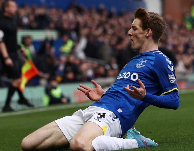 Faker爆冷击败曼联，精彩发挥引爆全场！的简单介绍